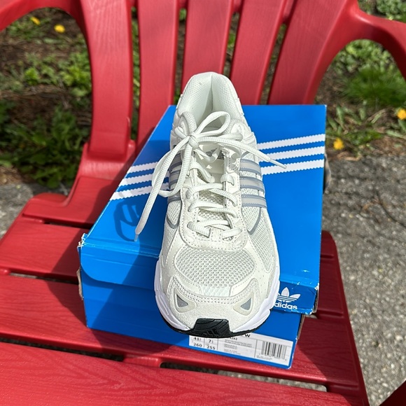 Adidas Response size 9 - Picture 2 of 3
